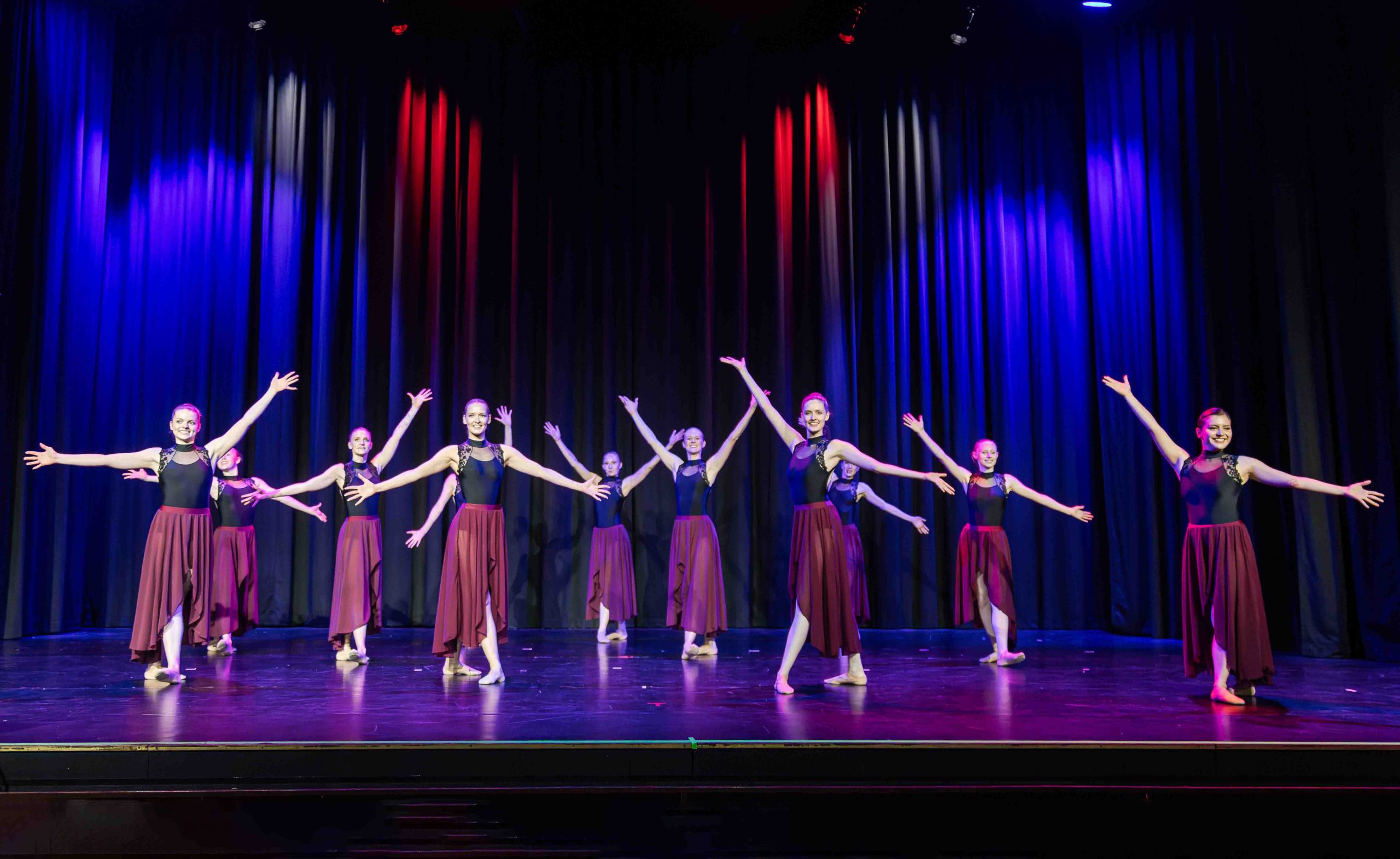 B-hne-frei-f-r-das-Ballett-und-Tanzstudio-Zehlendorf-